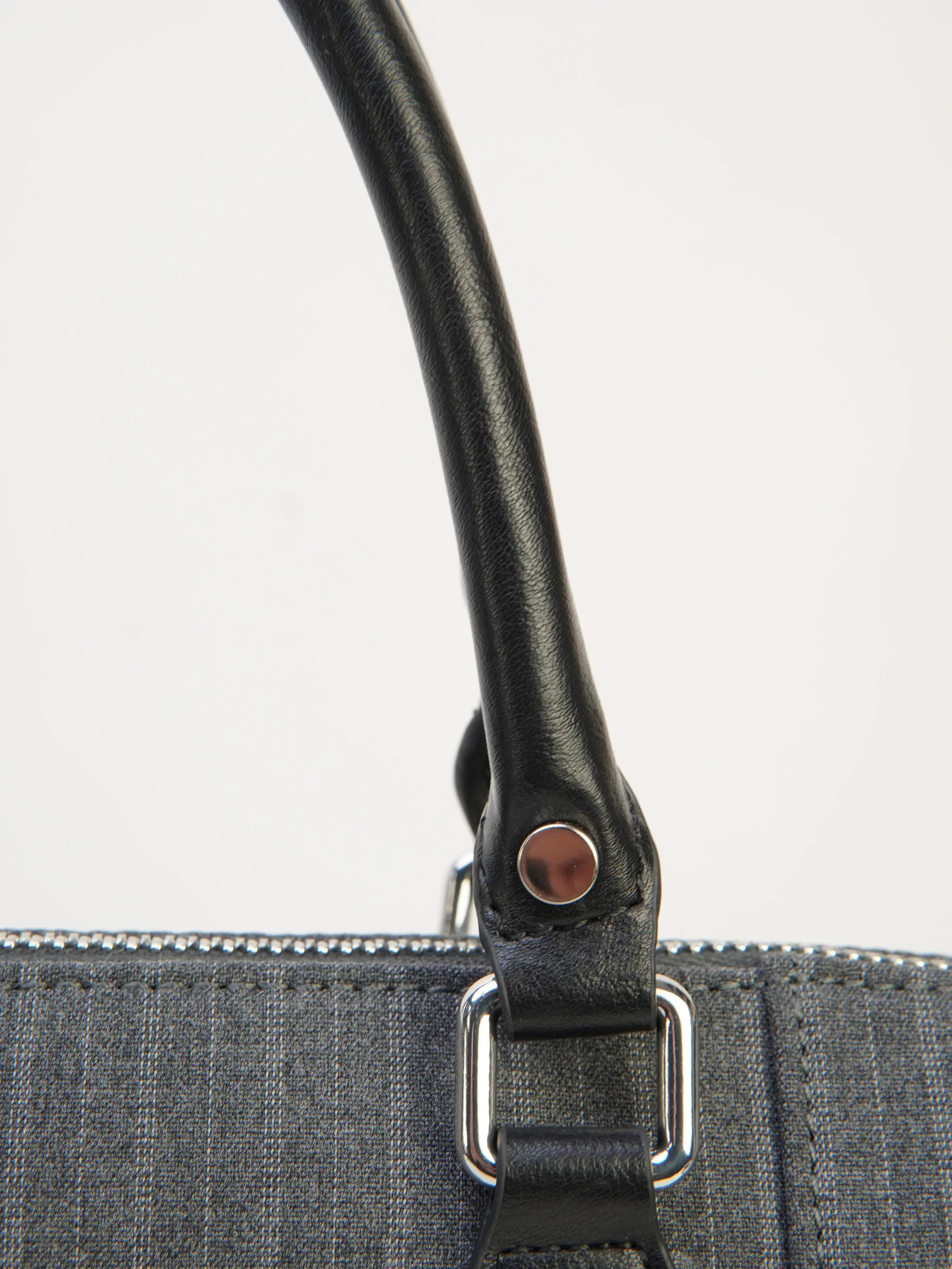 Close view of Ellis black handle attachment