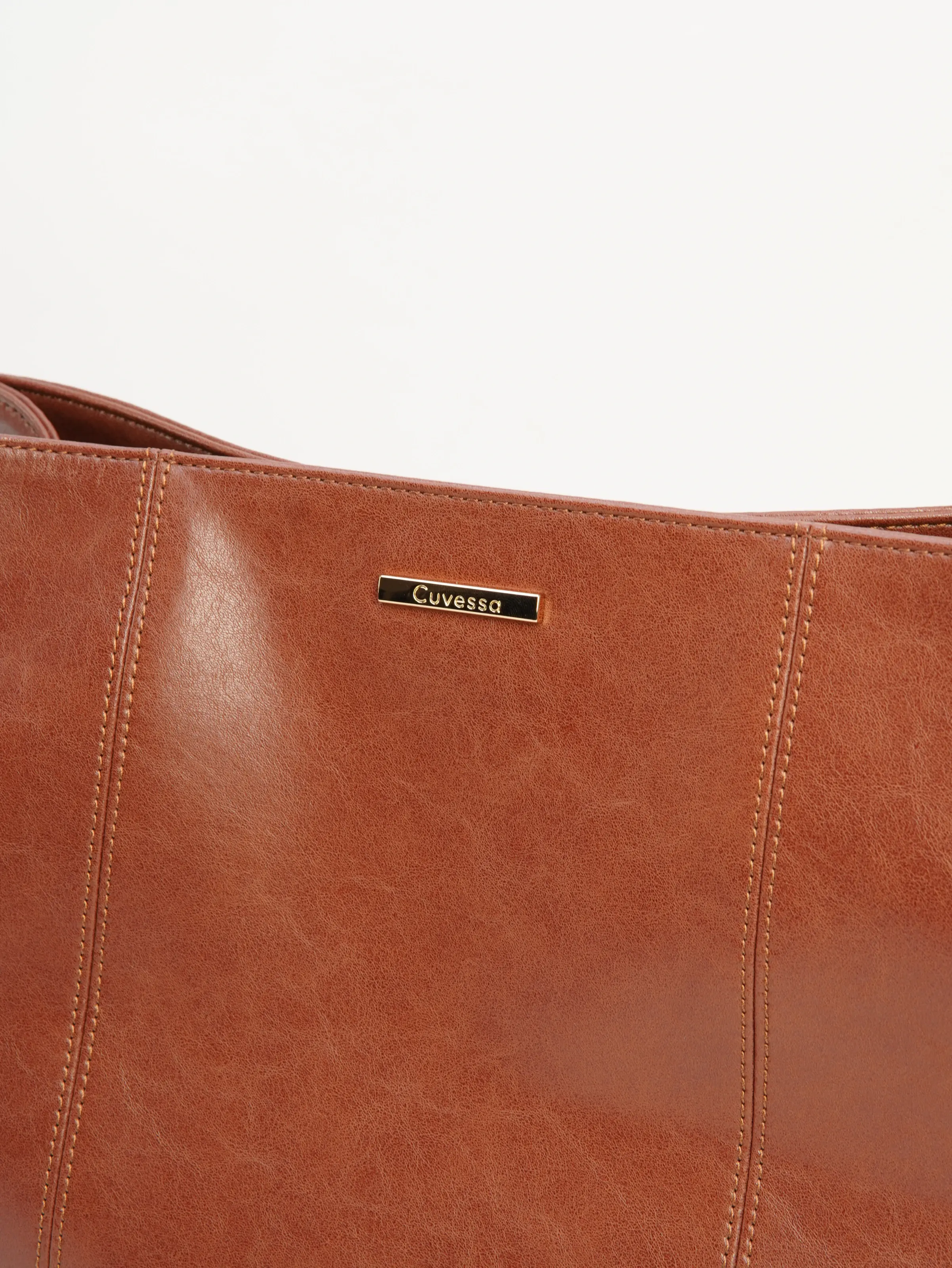 Close view of Mara shoulder bag front plaque and vertical seams